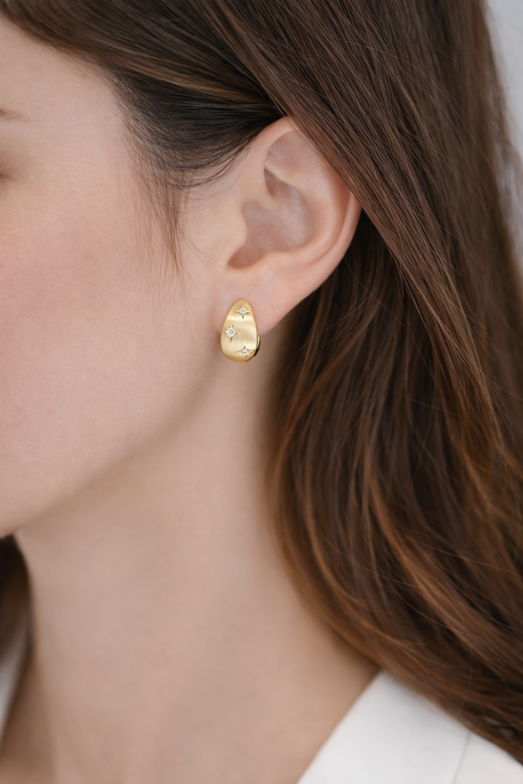 Reversible carré-cut ruby drop earrings in 18K gold, view 6