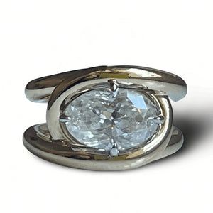 Oval Moissanite Interlocking Loops Ring