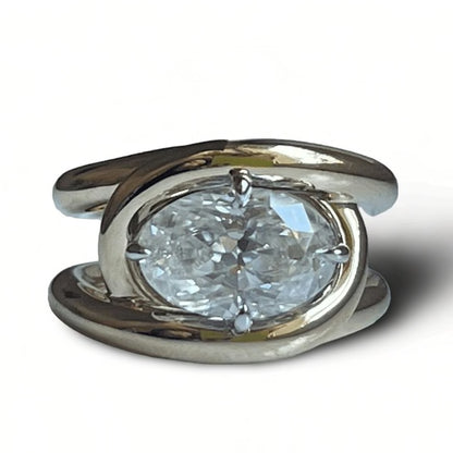 Oval Moissanite Interlocking Loops Ring