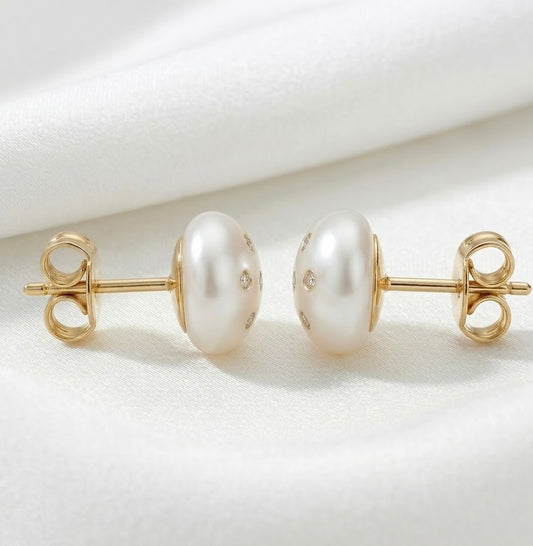 Freshwater Pearl Stud Earrings with Embedded Lab Diamonds in or