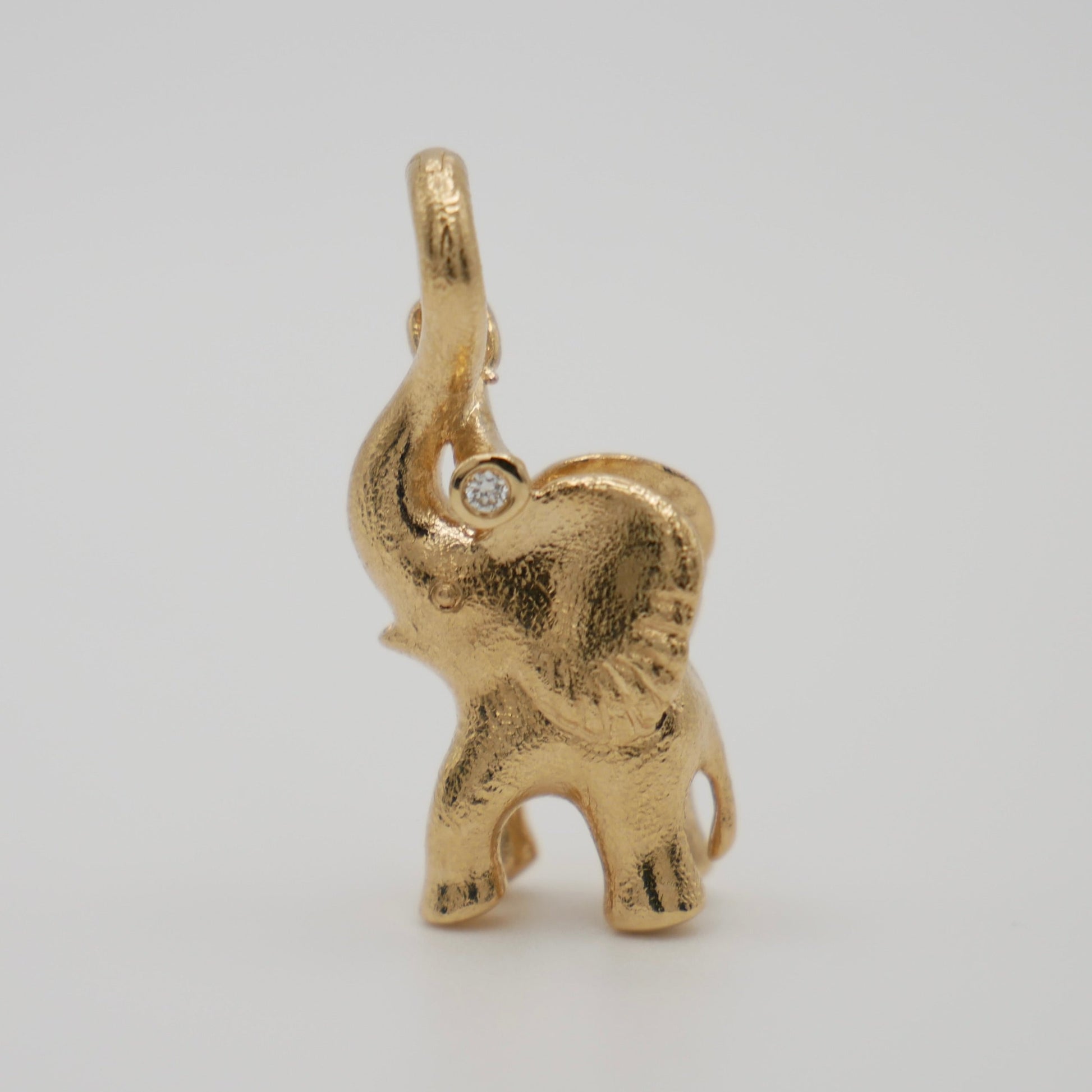 ole lynggaard, elephant pendant,  diamond elephant pendant, medium elephant