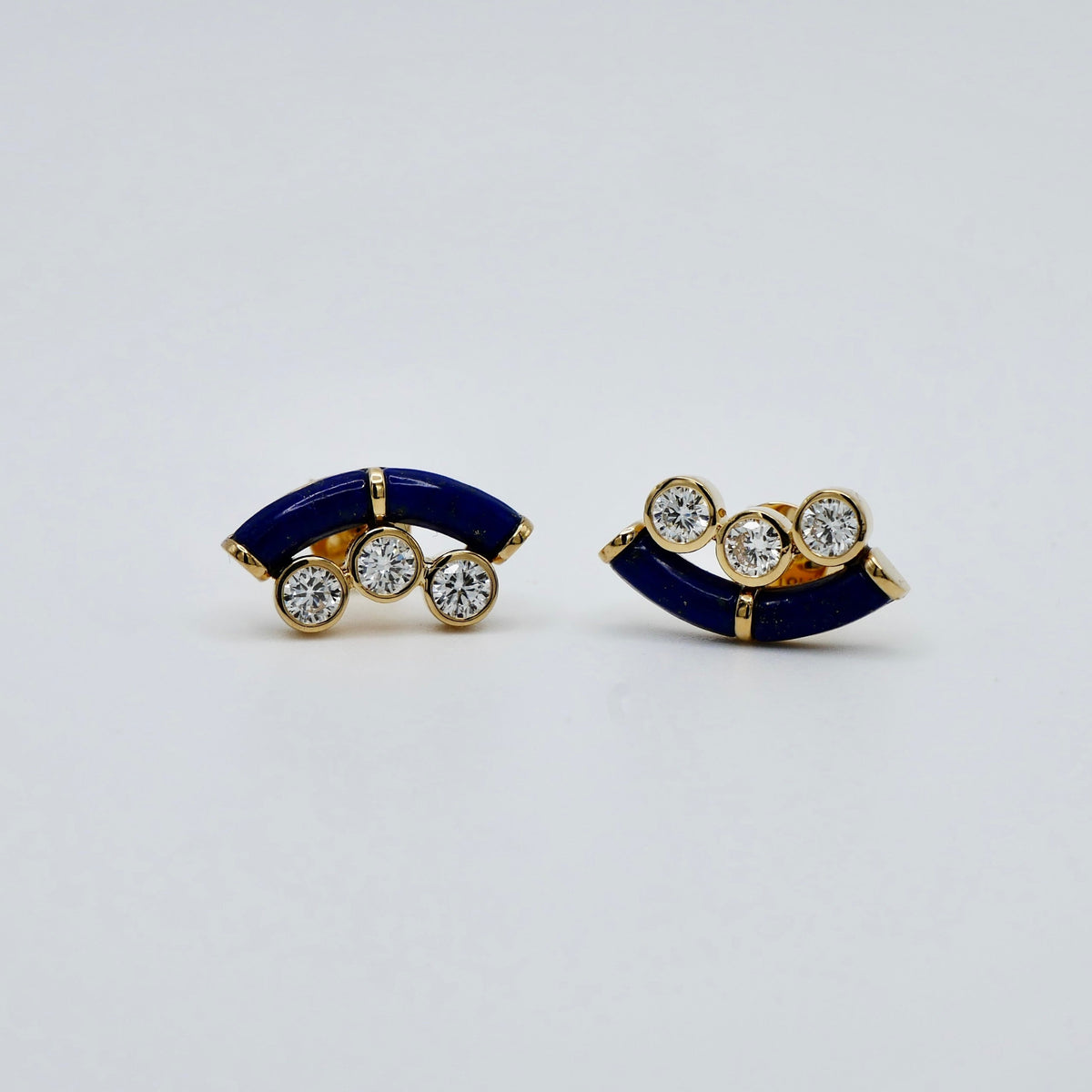 Boucles d'oreilles clous en émeraudes de Zambie, taille ronde et émeraude, serties en chaton géorgien, 9 carats