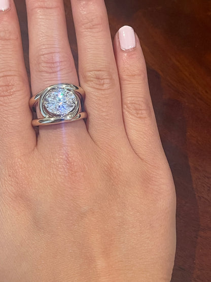 Oval Moissanite Interlocking Loops Ring, view 13