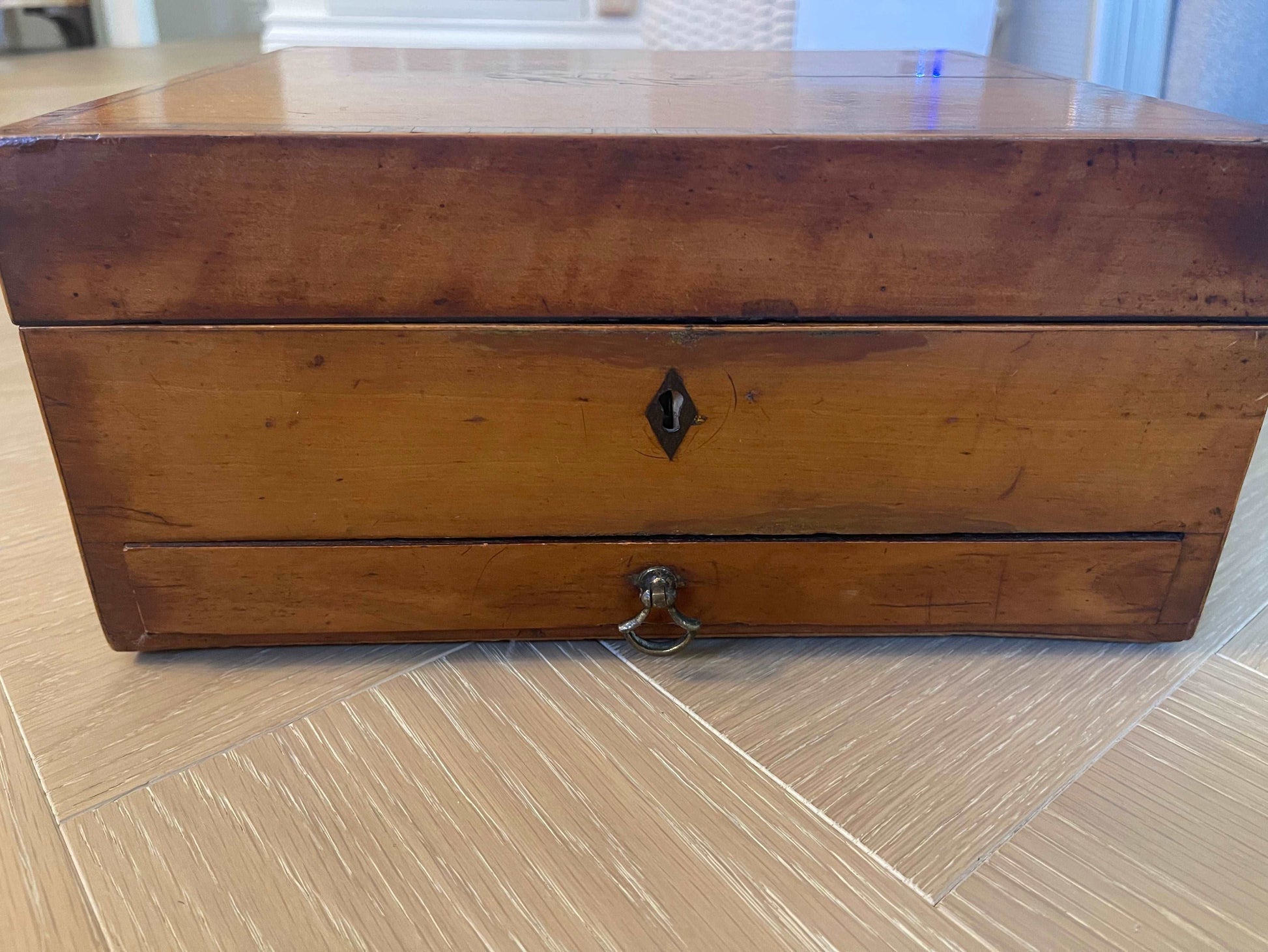 Antique 19th Century Walnut Shell Inlay Vanity Box