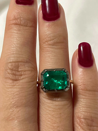 Georgian Victorian Emerald Cut Emerald Button Back Collet Ring, view 9