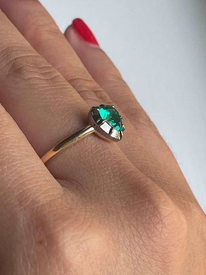 Georgian Victorian Heart Shaped Emerald and Gold Collet Button Back Ring, Blackened Gold, view 10