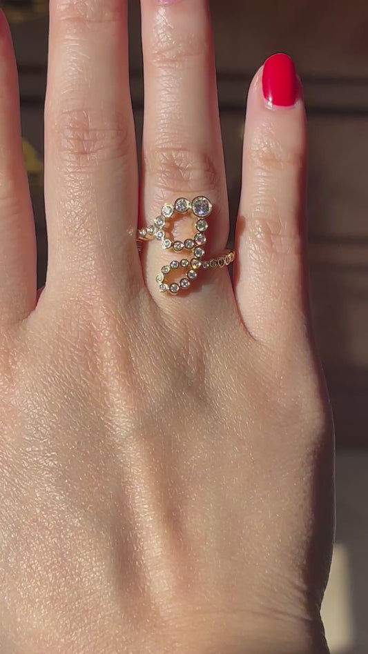 Bague Alphabet Étreinte en Or 18 carats (A-H)