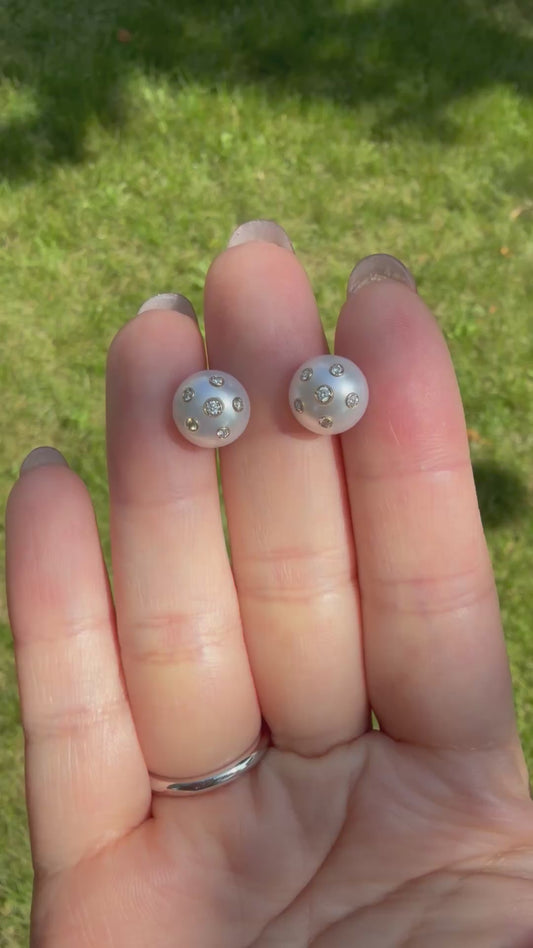 Puces d'oreilles en perles d'eau douce avec diamants de synthèse sertis en or 14K ou 18K