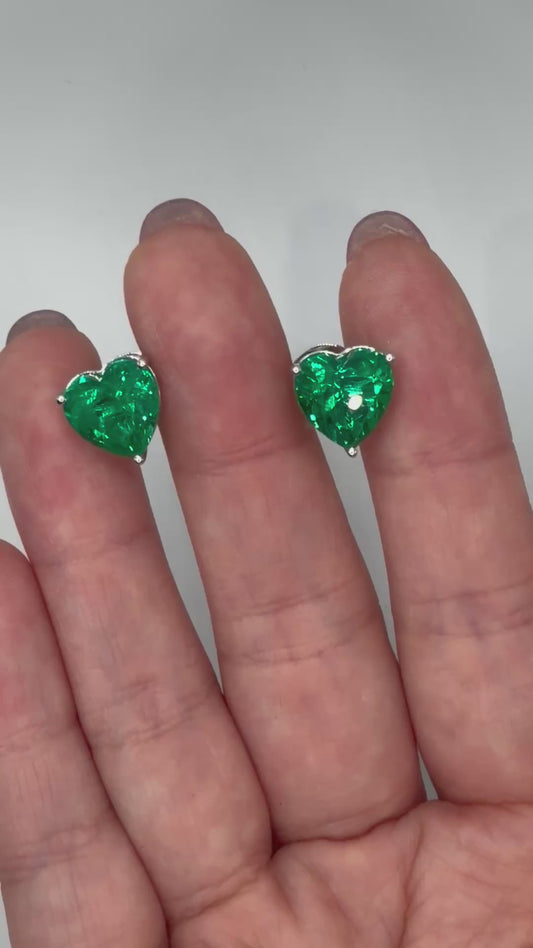 Boucles d'oreilles clous en émeraudes de Zambie, taille ronde et émeraude, serties en chaton géorgien, 9 carats